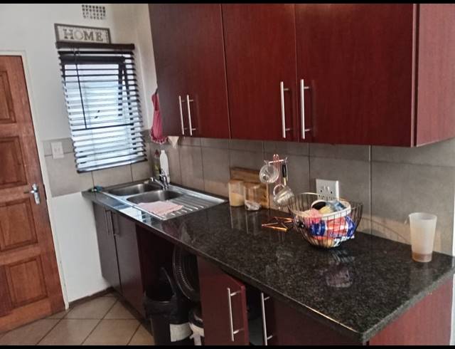 2 BEDROOM TOWNHOUSE FOR SALE IN ALBERTSDAL
